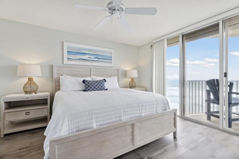 Bed, View (from property/room), Balcony/Terrace, Photo of the whole room, Bedroom, Sea view