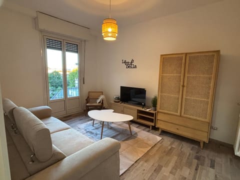 Communal lounge/ TV room, TV and multimedia, Living room, Seating area, Evening entertainment