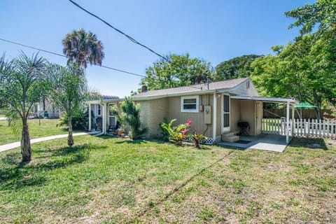 Central Cozy Cottage - Cove Apartment in West Melbourne