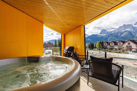 Day, Hot Tub, Mountain view