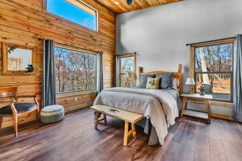 Caribou Cabin at Thunder Bluff Cabin in Fayetteville