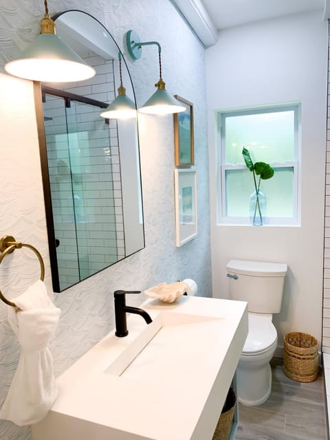 Curlys Cottage - A Vintage Coastal Retreat Apartment in West Melbourne