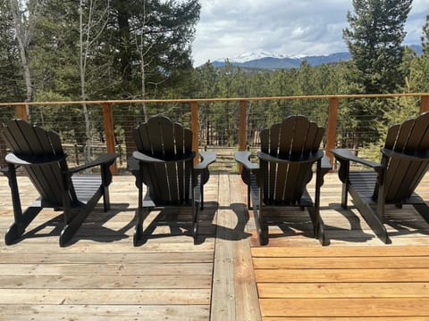 Cozy Wolfcamp Chalet with Hot Tub, Views with Fast Wifi House in Bailey