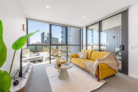 Communal lounge/ TV room, TV and multimedia, Living room, Seating area, Evening entertainment