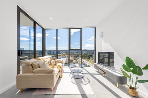 Communal lounge/ TV room, TV and multimedia, Living room, Seating area, Evening entertainment