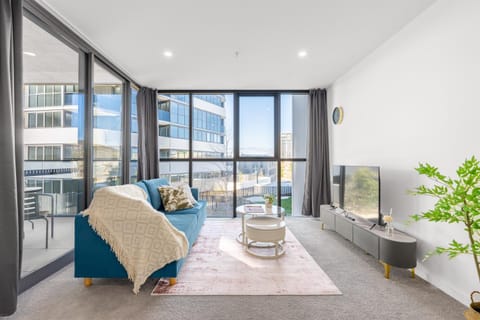 Communal lounge/ TV room, TV and multimedia, Living room, Seating area, Evening entertainment