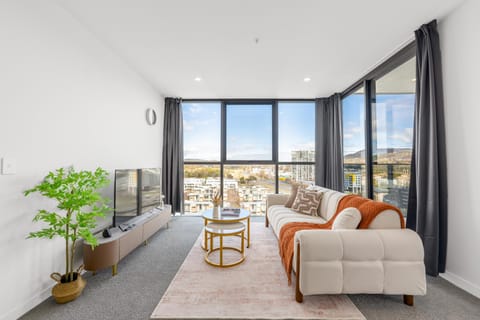 Communal lounge/ TV room, TV and multimedia, Living room, Seating area, Evening entertainment