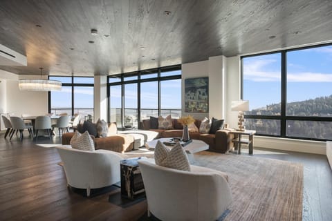 201 - Four Bedroom Argent condo Apartment in Park City