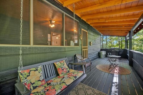 Warm Modern Lodge Hot Tub Fireplace Pacman House in Pigeon Forge