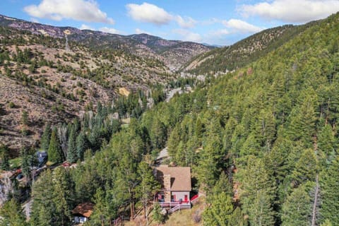 King of the Mountain. Private Hot Tub. Pets allowe House in Idaho Springs