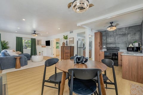 Modern Village Hideaway - Curly2 Apartment in West Melbourne