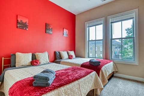 Bed, Photo of the whole room, Bedroom, towels