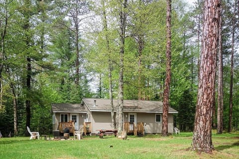 Quaint Clam home House in Spider Lake
