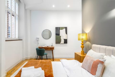 Living room, Photo of the whole room, Seating area, Bedroom