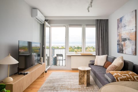 Communal lounge/ TV room, TV and multimedia, Living room, Seating area, Evening entertainment