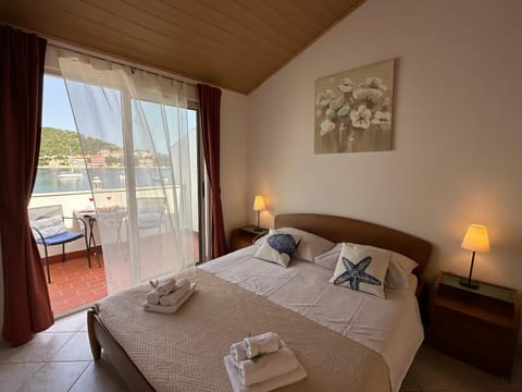 Bed, View (from property/room), Balcony/Terrace, Seating area, Bedroom