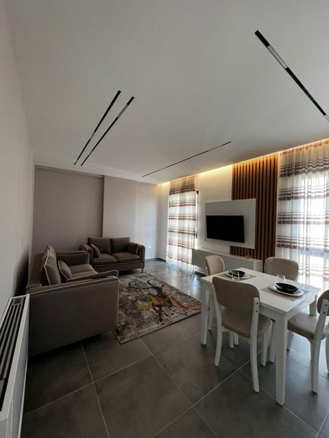 TV and multimedia, Living room, Seating area, Dining area