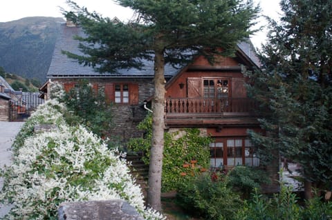 Property building, Facade/entrance, Garden