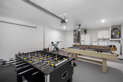 Luxe Getaway w Pool, Games & Fun Vibes House in Palm Harbor