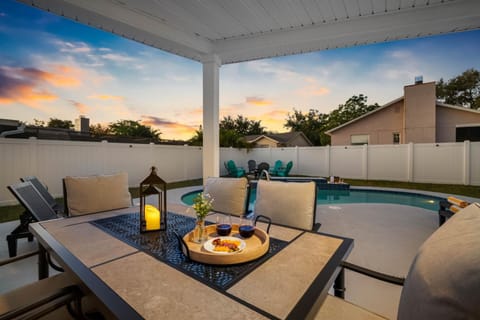 Luxe Getaway w Pool, Games & Fun Vibes House in Palm Harbor