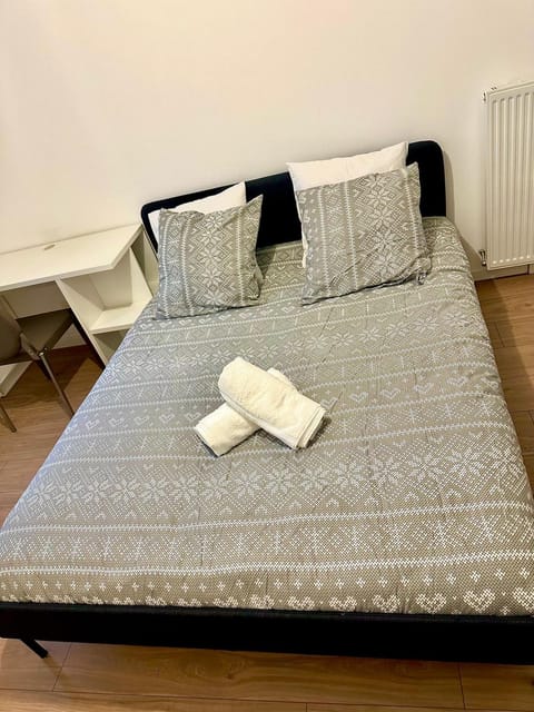 réf rog Chambre Privée dans une villa partagée Vacation rental in Magny-le-Hongre