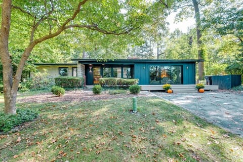 Blue & Gold Haven - 3B 2BA House Close to ND Stadium House in South Bend