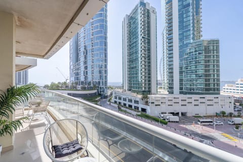 Free housekeeping visits during your stay - StayShort - Premium 2BR in Dubai Marina - Sleeps 4 Apartment in Dubai