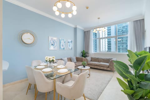 Free housekeeping visits during your stay - StayShort - Premium 2BR in Dubai Marina - Sleeps 4 Apartment in Dubai