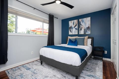 The Serene Escape, 5 minutes to ATL airport Apartment in College Park