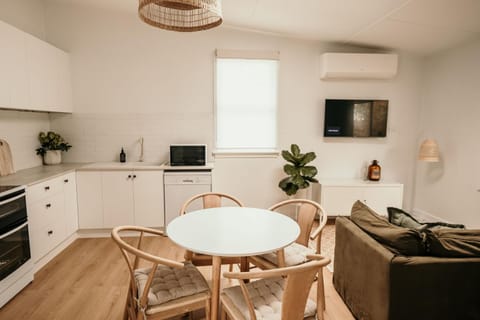 TV and multimedia, Kitchen or kitchenette, Dining area, pet friendly