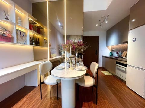 Kitchen or kitchenette, Living room, Dining area