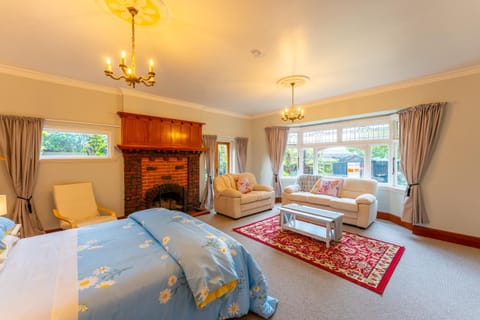 Bed, Photo of the whole room, Seating area, Bedroom