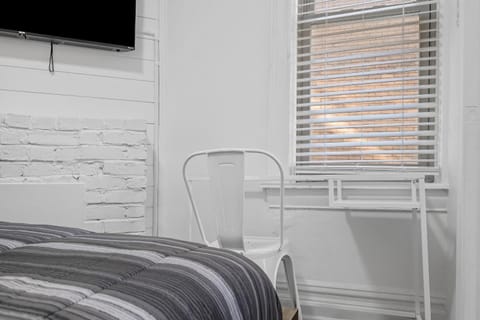 Pittsburgh Shadyside 1B Cozy and Stylish Private Bedroom with Shared Bathroom Vacation rental in Shadyside