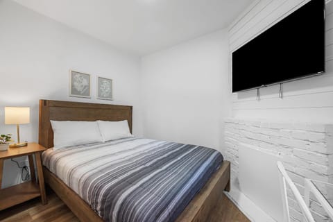 Pittsburgh Shadyside 1B Cozy and Stylish Private Bedroom with Shared Bathroom Vacation rental in Shadyside