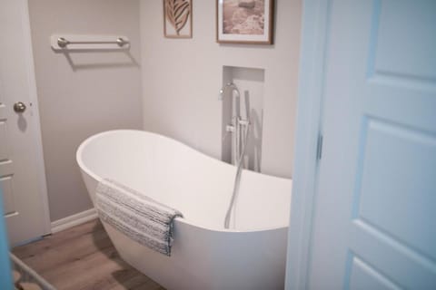 Charming and Private Birch Cottage House in Idaho Falls