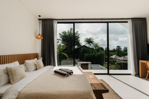 Villa Victoria - 2BR Private Pool Villa - Nuanu Villa in Kediri