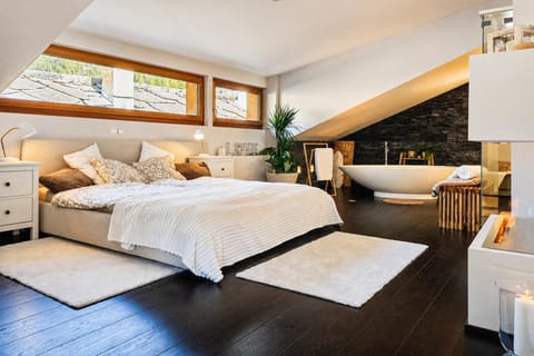 Bed, Photo of the whole room, Bedroom, towels