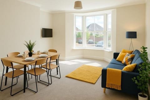 Cozy 2-Bed Ground Floor Flat with Parking Apartment in Taunton