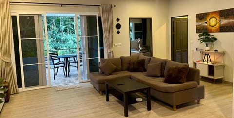 Lanta Sunshine Residence Apartment in Sala Dan