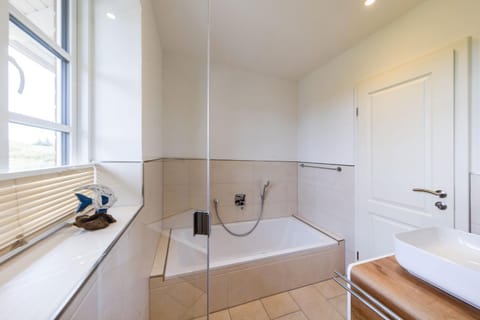 Shower, Bathroom, Bath, towels