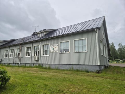 Hirsi koulun jumppasalin yksiö Apartment in Finland