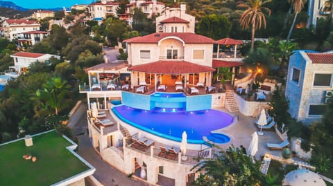 Property building, Bird's eye view, Swimming pool