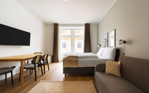 Bed, TV and multimedia, Bedroom
