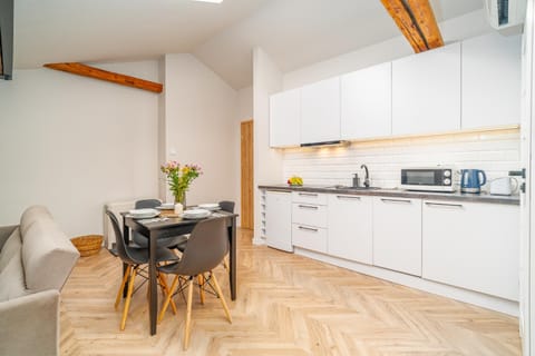 Coffee/tea facilities, Kitchen or kitchenette, Dining area, minibar, pet friendly, stove, toaster