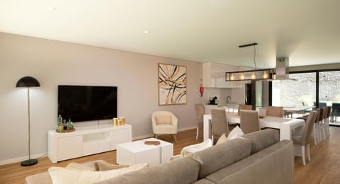 Communal lounge/ TV room, TV and multimedia, Seating area