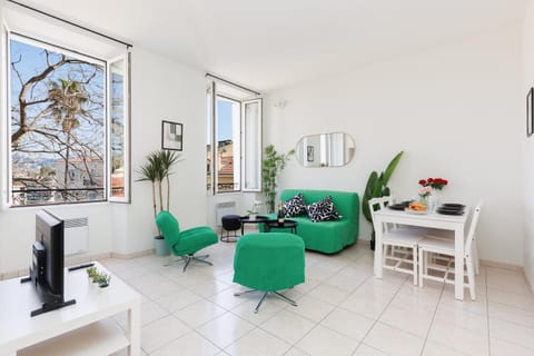 TV and multimedia, Living room, Dining area