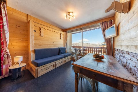 Living room, Mountain view