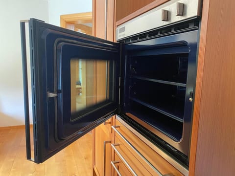 Kitchen or kitchenette, oven