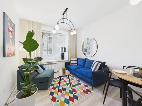 Bed, Living room, Seating area