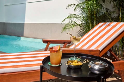 Drinks, Alcoholic drinks, sunbed